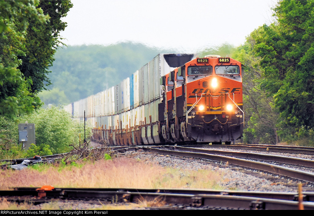 BNSF 6825